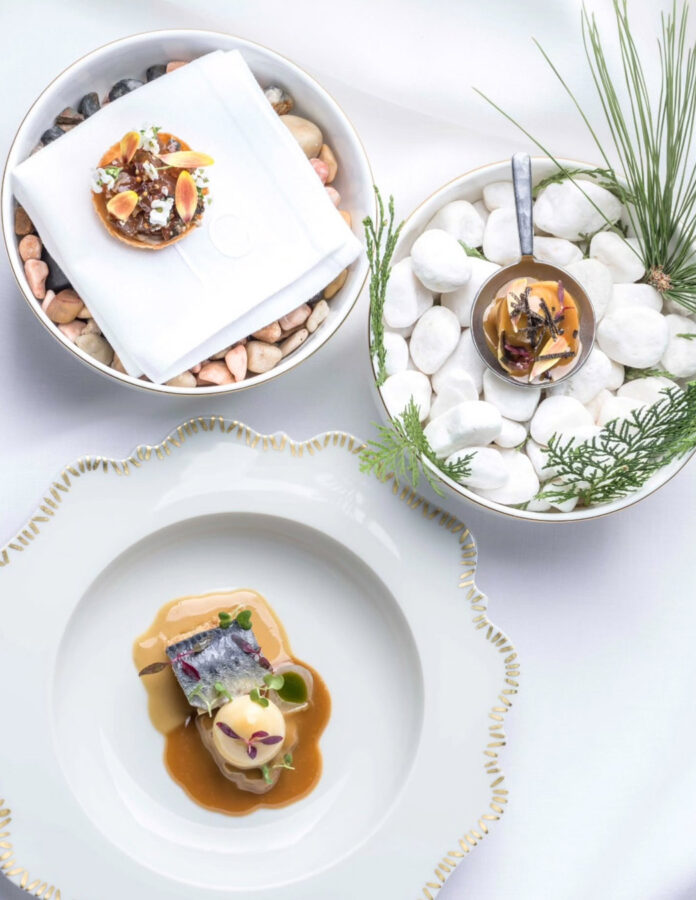 Platos del menú degustación de mar y monte, con sardina, perdiz y jugos de caza.