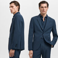 Mango tiene el traje perfecto para las cenas de empresa de Navidad traje azul índigo de Mango en vista frontal y lateral para mostrar su corte slim