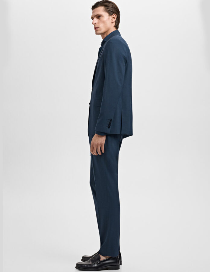traje azul índigo super slim fit visto de perfil para apreciar su caída
