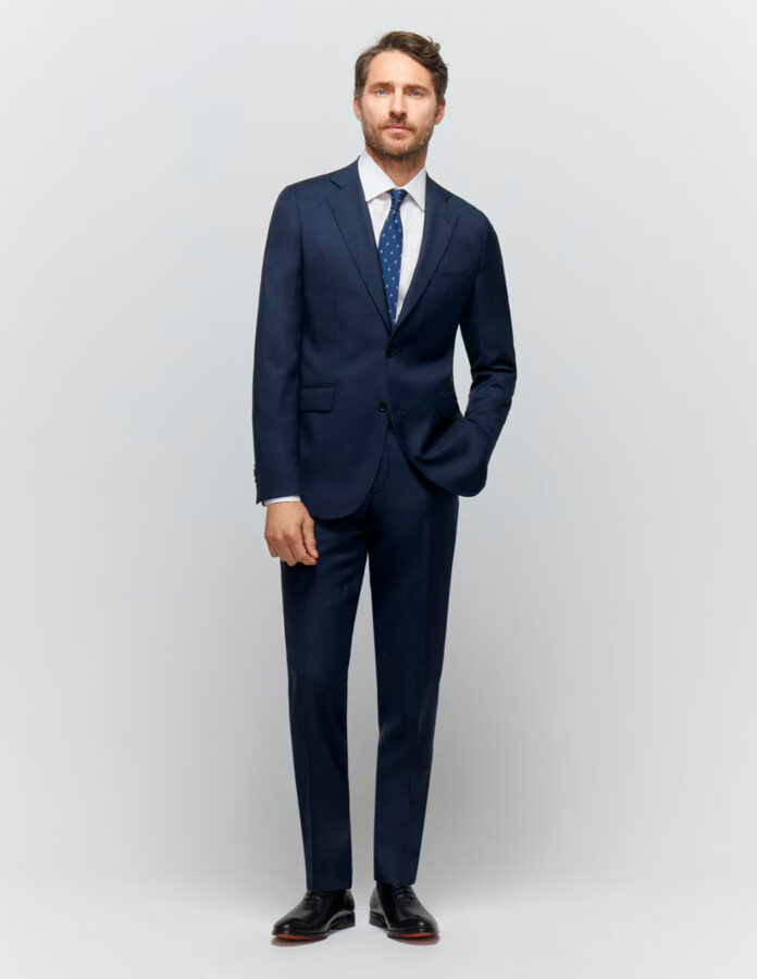 Traje gris de ceremonia con microdibujo de Emidio Tucci.