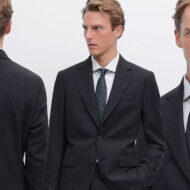 Collage de un hombre con traje oscuro y corbata azul posando de frente y de espaldas.