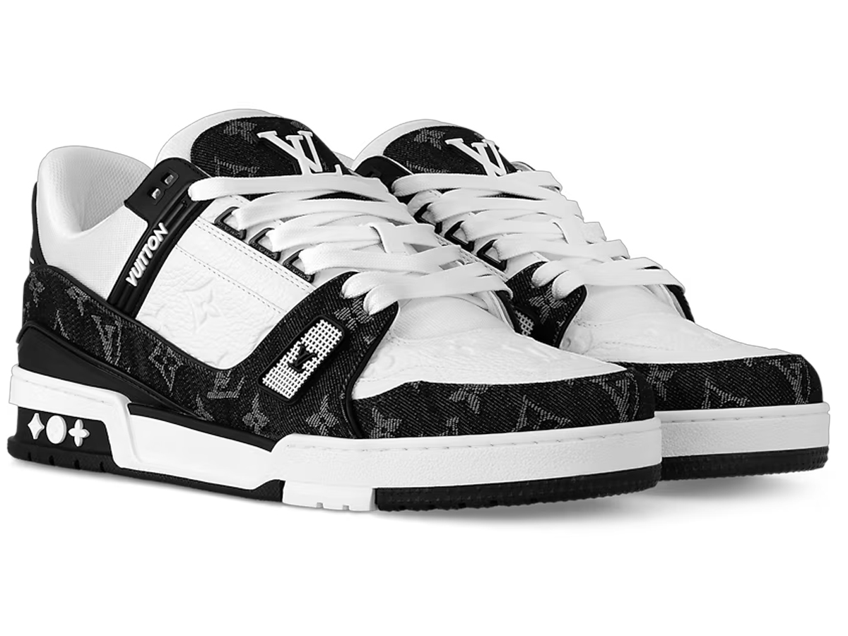 Zapatillas Louis Vuitton LV Trainer en blanco y negro con monogram.
