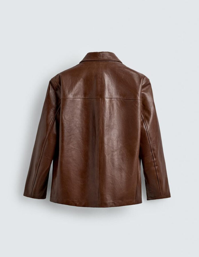 Parte trasera de la blazer relaxed fit de piel marrón de Zara para hombre
