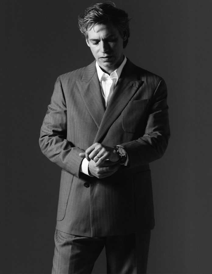 El cantante Carlos Baute posa en una sesión de fotos para la revista Rísbel Magazine