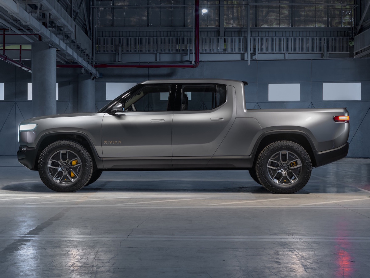 coche eléctrico Rivian R1T gris