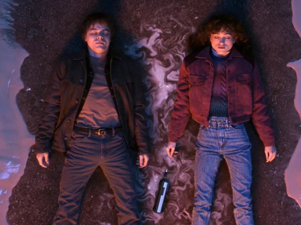 Secuencia del final de la serie Stranger Things, temporada 5 en la que aparecen los protagonistas tumbados en el suelo nevado