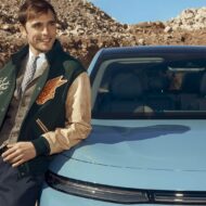 ¿Puede un coche eléctrico llevarte al fin del mundo y traerte de vuelta? Ponemos a prueba el nuevo Leapmotor B10 (y esta es la realidad de su autonomía) El modelo Antonio Lomar posa para la revista masculina Rísbel Magazine con el coche Leapmotor B10