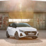 El Hyundai i20 en color blanco, un coche híbrido con buena autonomía eléctrica del 2025