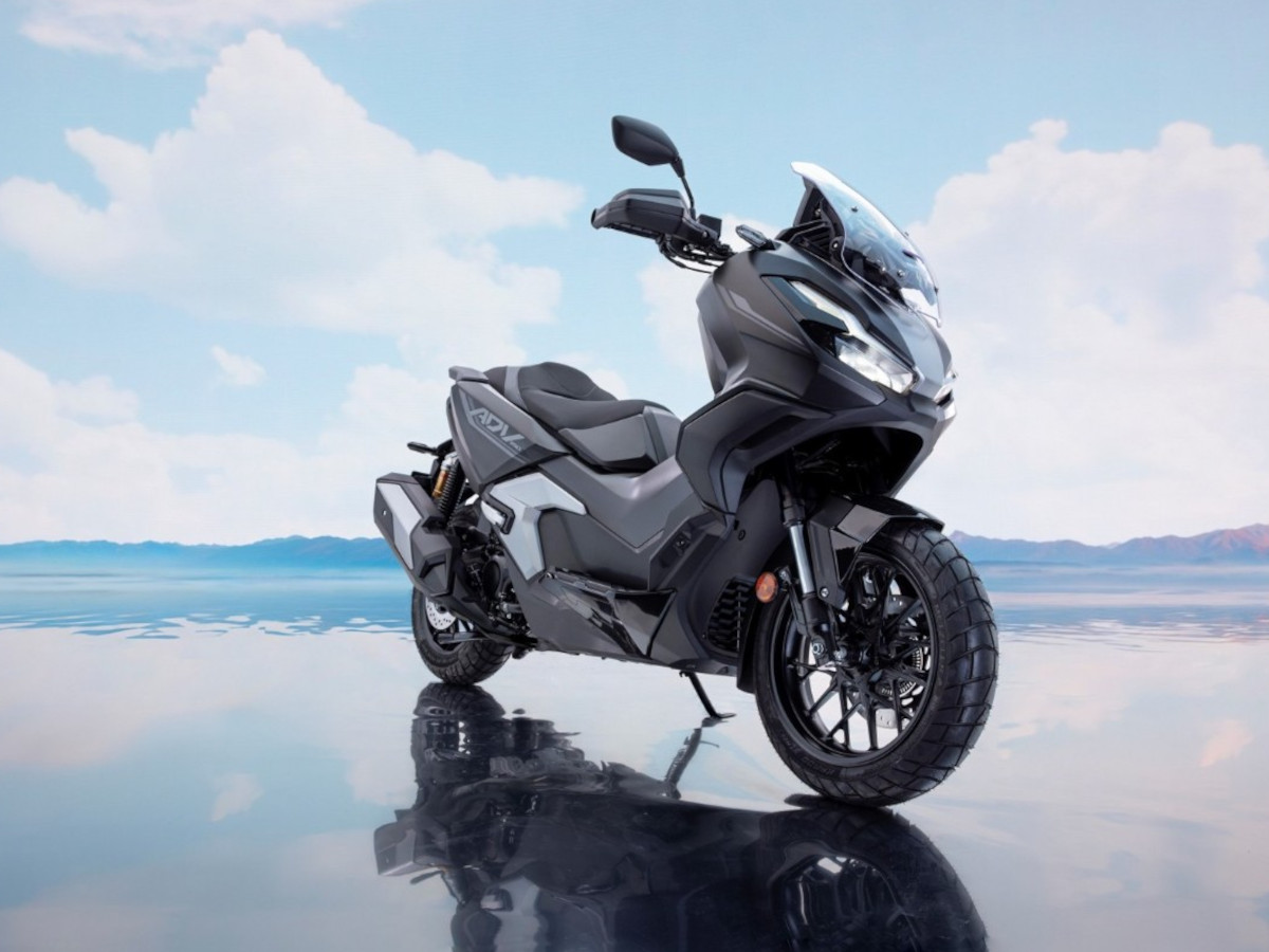 Honda ADV350, una de las scooters con la mejor relación calidad-precio del 2025.