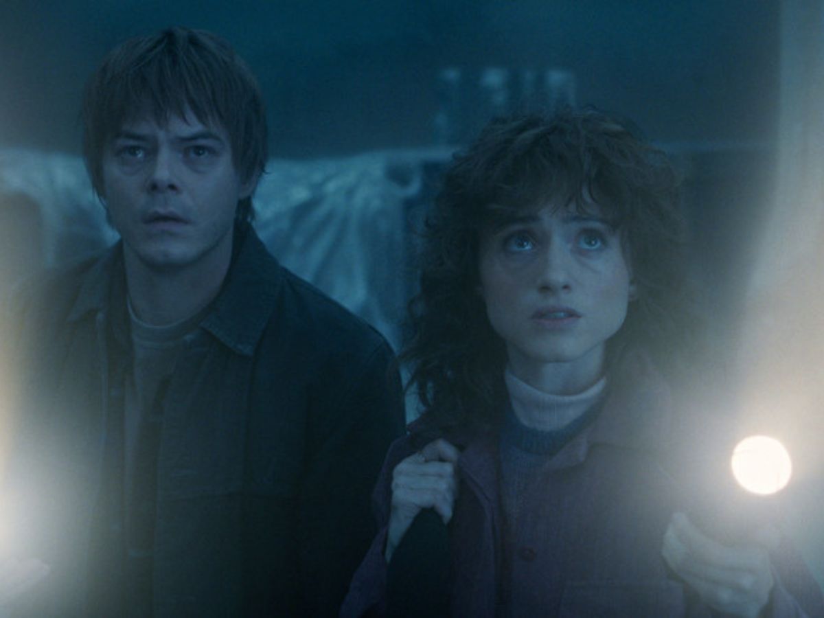 Secuencia del final de la serie Stranger Things, temporada 5, en la que aparecen los protagonistas con las linternas