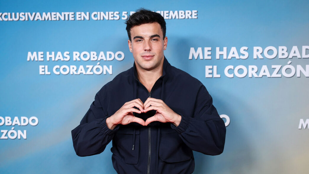 Oscar Casas posa en la presentación de la película "Me has robado el corazón"
