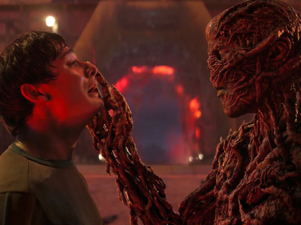 Secuencia del final de la serie Stranger Things, temporada 5, en la que aparece un monstruo tocándole la cara a Mike.