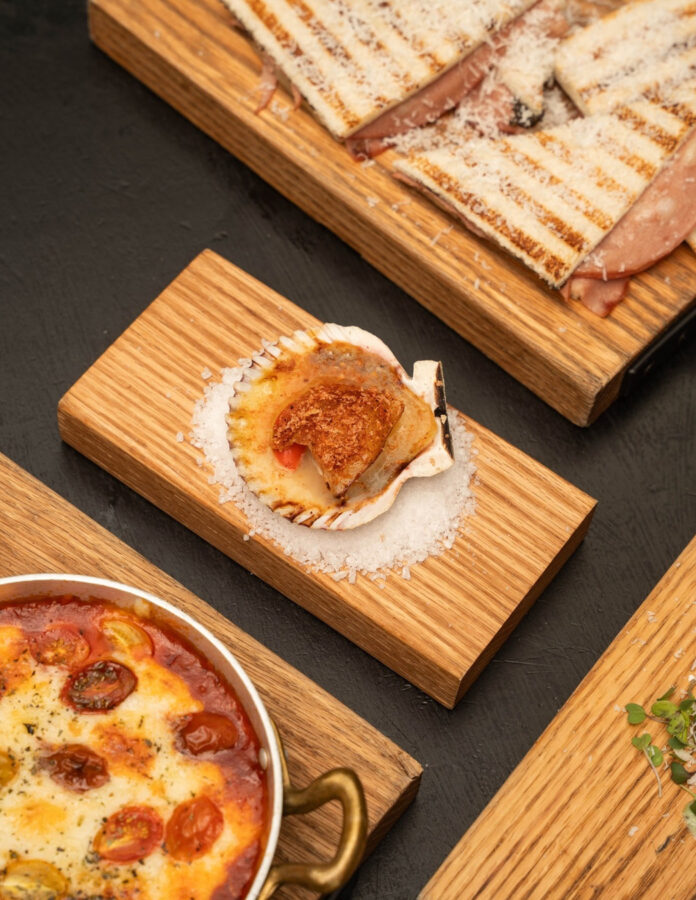 Picoteo de Taberna Salitre, uno de los bares de picoteo y tapas recomendados de Madrid.