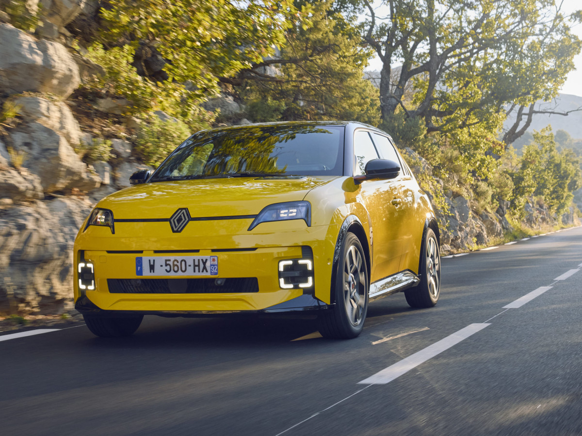 El Renault 5 es el cuarto coche eléctrico es el más vendido de España 2025
