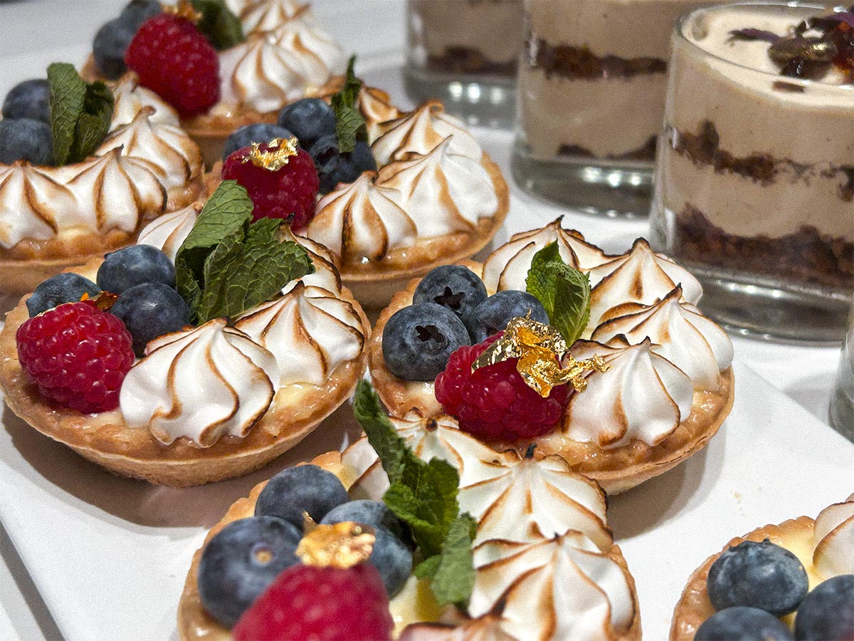 Postres artesanos servidos en el restaurante Waterside del Debussy