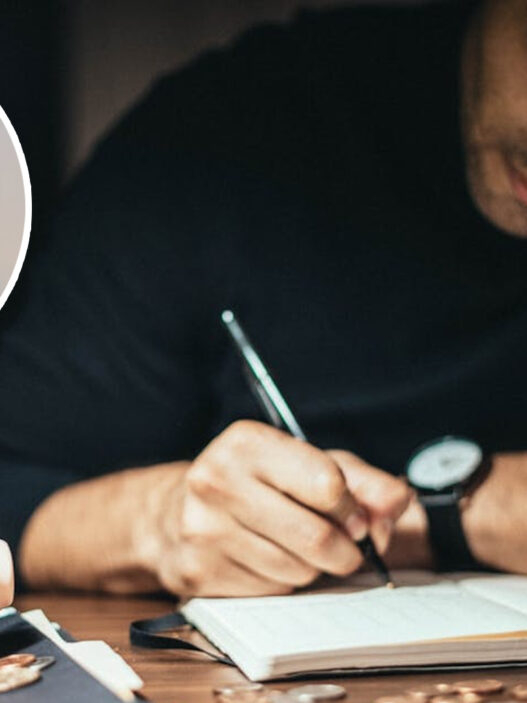 chico de unos 30 años escribiendo en un papel y arriba a la izquierda un destacado del psiquiatra Fernando Mora