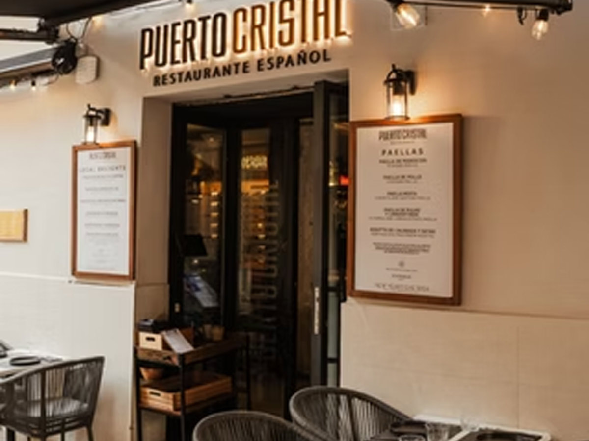 Entrada del restaurante Puerto Cristal, uno de los restaurantes donde sirven el mejor arroz de Málaga.