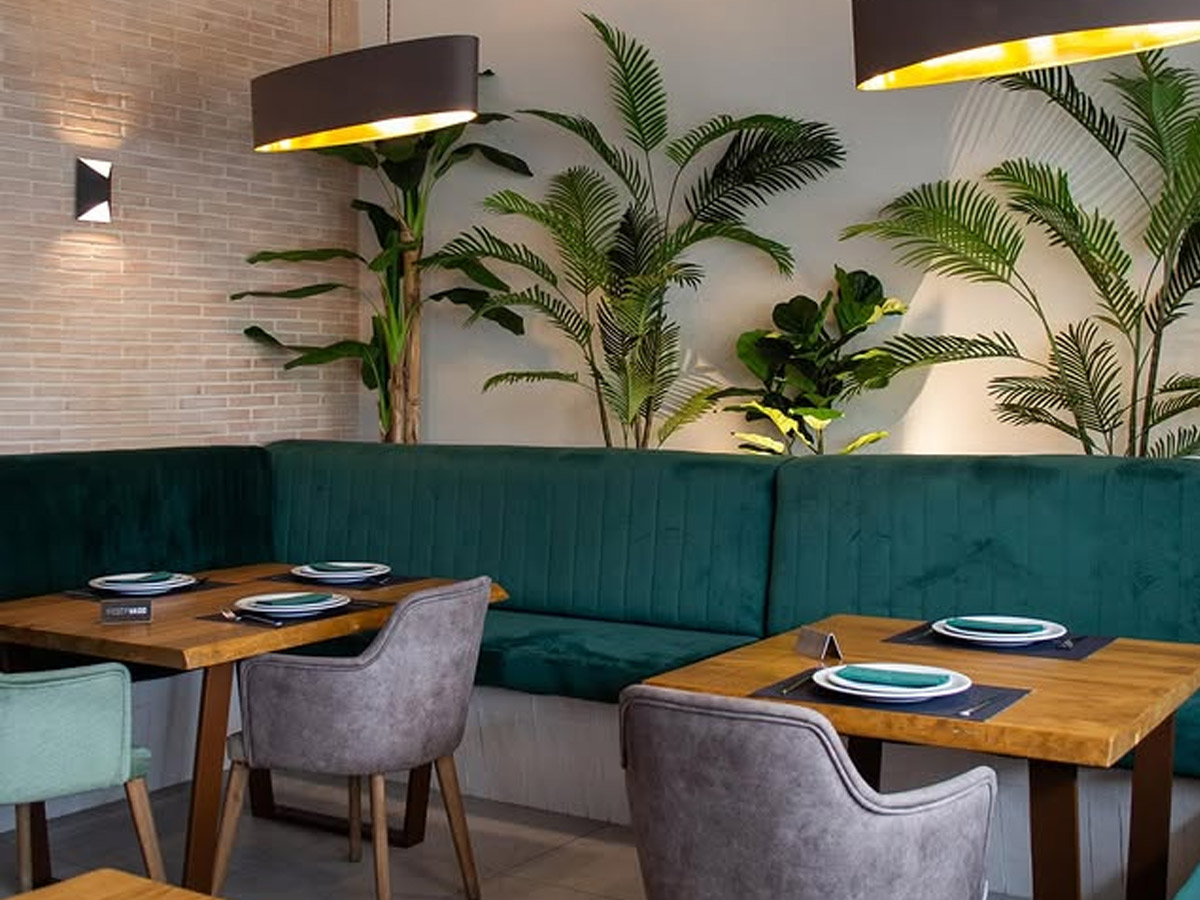 Comedor del restaurante de carne a la brasa Asador Cara Vaca, en Sevilla