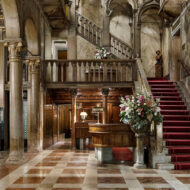 Los 10 hoteles de lujo más impresionantes que abrirán en 2026 Hall del hotel de lujo Four Seasons Danieli, Venecia, Italia
