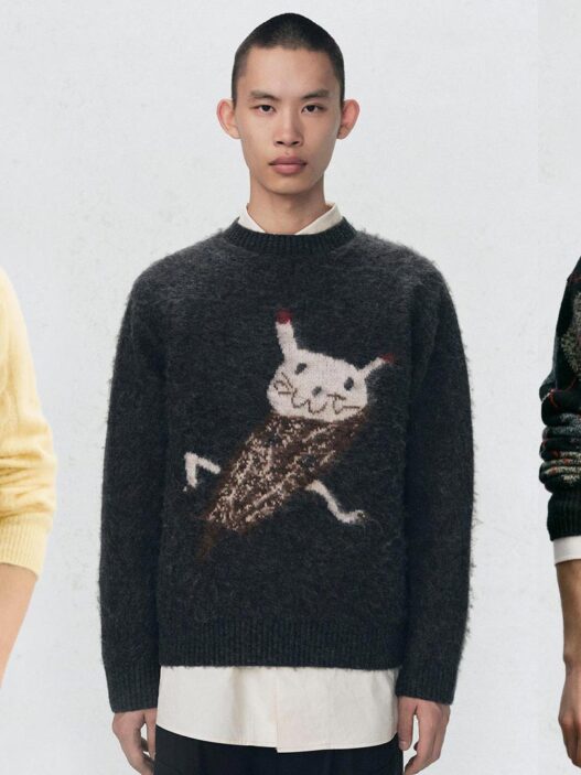 Tres modelos vestidos con jerseys de zara de la colección de Zara Navidad 2025