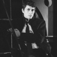 Solo necesitas estas 5 prendas de Massimo Dutti para tener el look perfecto de fin de semana Editorial Massimo Dutti Invierno 2025 estilo músico, Inspiración look masculino estilo músico en blanco y negro para otoño invierno