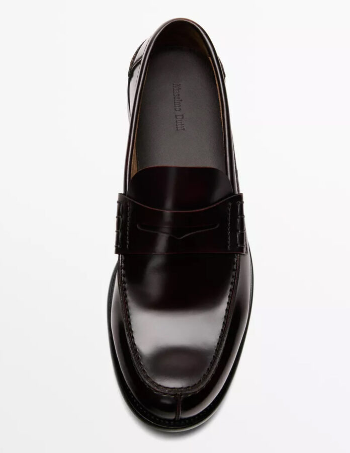 Mocasines burdeos de piel con antifaz de Massimo Dutti fabricados en Portugal