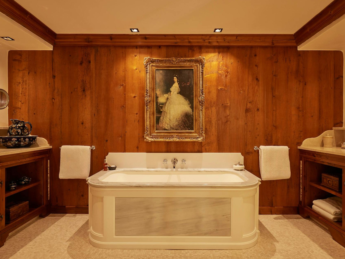 Baño de la suite del hotel Les Airelles en Courchevel 1850