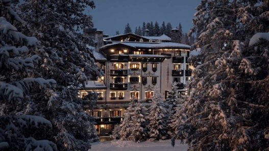 Fachada del hotel Les Airelles en Courchevel 1850