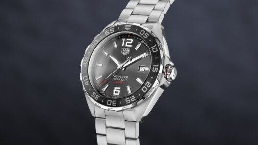 Reloj TAG Heuer Formula 1 Date para encabezar un artículo de los mejores relojes por 3.000 euros que puedes comprar en 2025