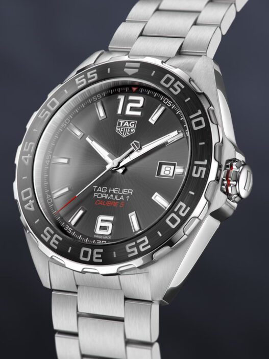 Reloj TAG Heuer Formula 1 Date para encabezar un artículo de los mejores relojes por 3.000 euros que puedes comprar en 2025