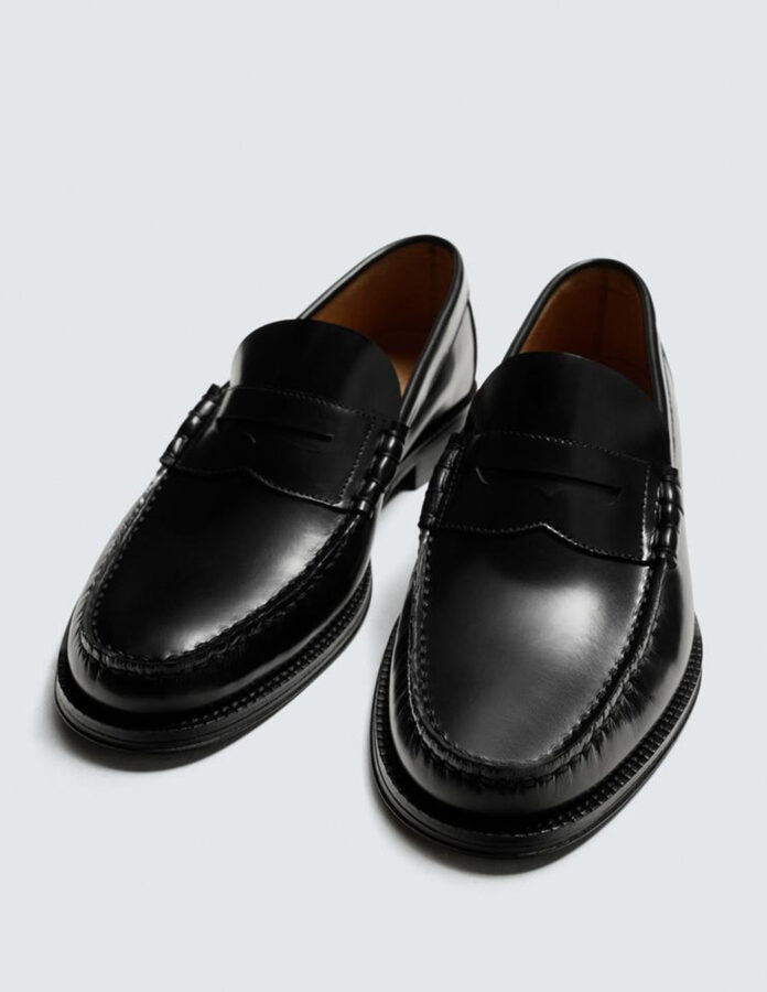 Mocasines negros de piel con antifaz de Zara colección Origins