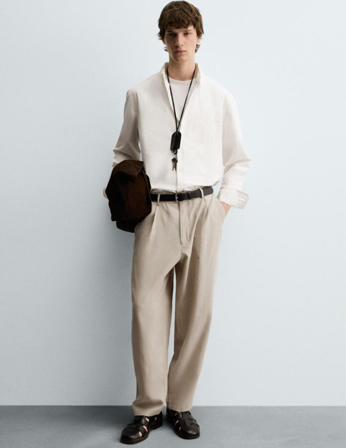look de hombre con Pantalón beige de Zara con pinzas