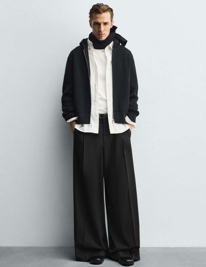 Look completo con pantalón negro wide fit con pliegues de Zara para hombre 2026