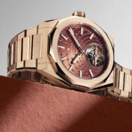 Zenith confirma que el reloj de 97.400 euros de oro rosa que acaba de presentar tiene el "Primero Tourbillon automático" Zenith Defy Skyline Tourbillon en oro rosa con brazalete integrado y tourbillon visible a las 6 horas.