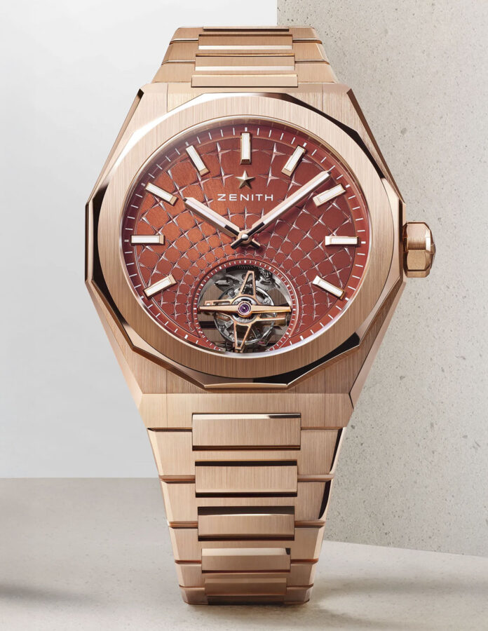 Vista frontal del Zenith Defy Skyline Tourbillon de oro rosa con esfera rojo ladrillo y motivo de estrellas grabadas.
