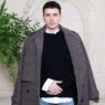 El actor español Aaron Piper posando en el desfile de Haute Couture de Jonathan Anderson para Dior