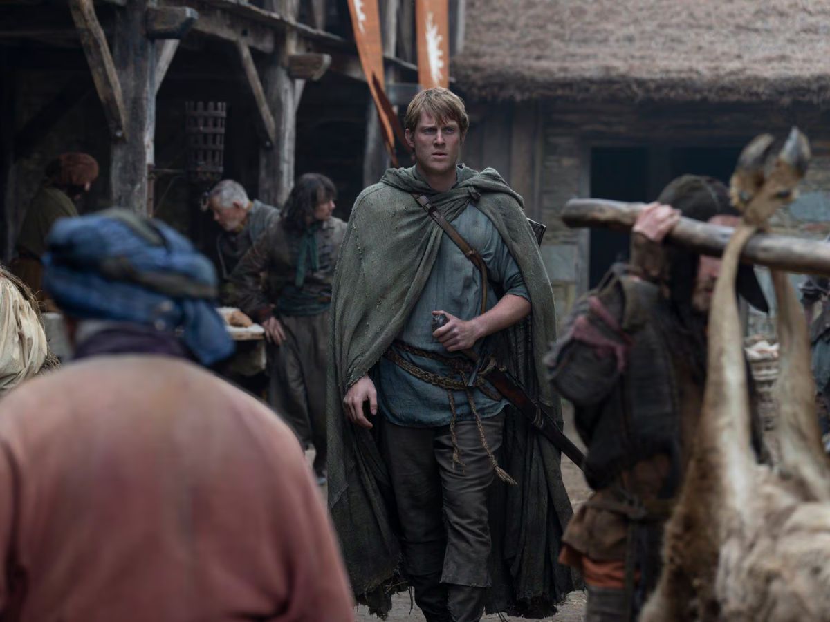 Ser Duncan The Tall en la calle en una escena en la nueva serie El caballero de los siete reinos, precuela de Juego de Tronos.