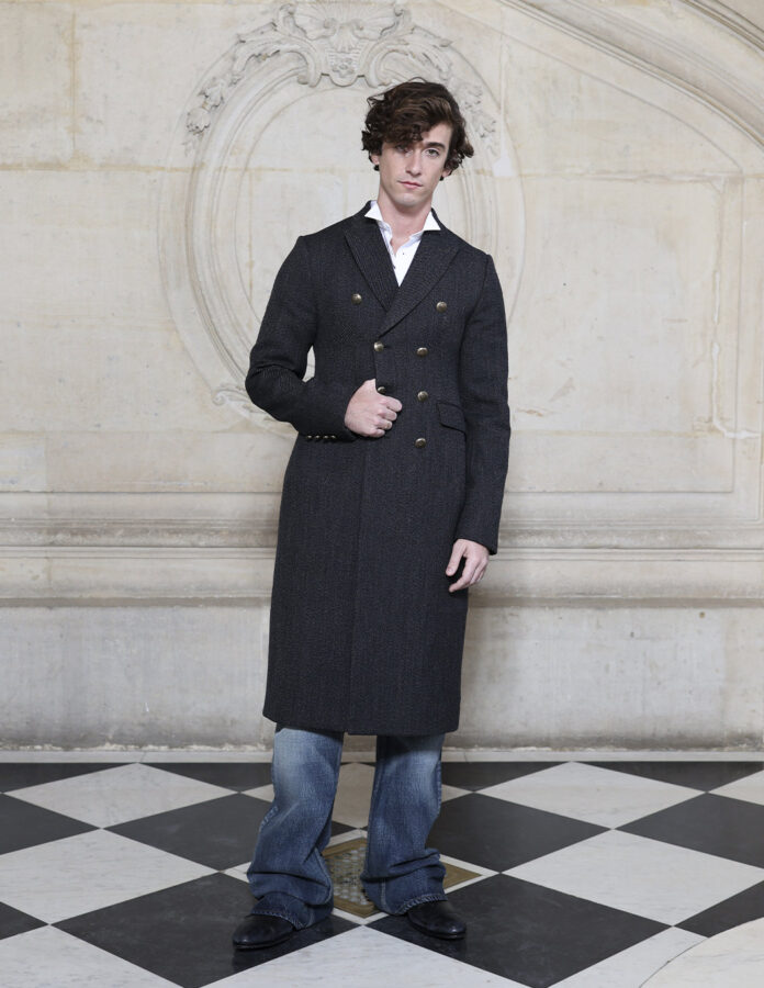 El cantante español Guitarricadelafuente posa en el desfile de Dior invierno 2026/2027