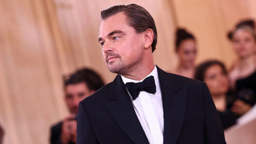 Leonardo Dicaprio posa en la alfombra roja de los Globos de Oro 2026.