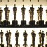 Estatuillas doradas de los Premios Oscar.