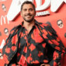 El actor Paco León posa en el photocall de la presentación de su película Aída y vuelta, enero de 2026
