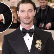 Patrick Schwarzenegger no estaba nominado, pero llevó uno de los relojes más espectaculares de los Globos de Oro 2026 El actor Patrick Schwarzenegger posando en la alfombra roja de los Globos de Oro 2026 con un reloj Omega y vestido de Dolce & Gabbana.