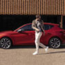 Seat león Rojo estacionado imagen para ilustrar una guía sobre qué coche comprar en 2026