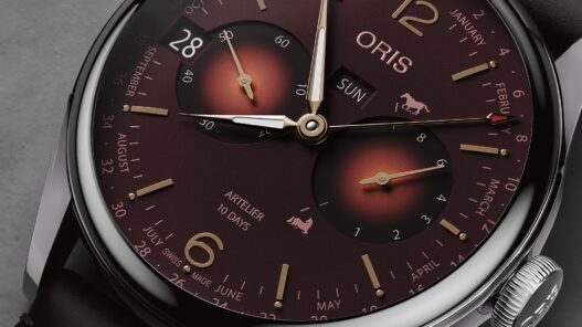 Reloj Oris Artelier Edición Limitada Año del Caballo 2026 con esfera burdeos y correa de piel negra