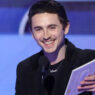 El actor Timothee Chalamet recogiendo su primer Globo de Oro el pasado domingo 11 de enero de 2026