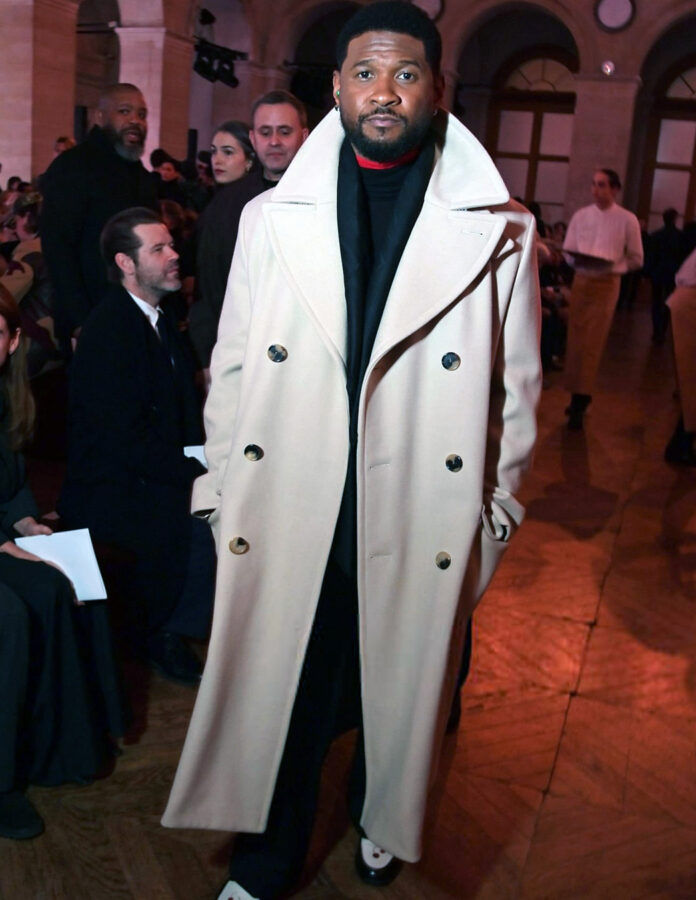 El cantante Usher en el desfile de Hermès invierno 2026 minutos antes de que comenzara el desfile