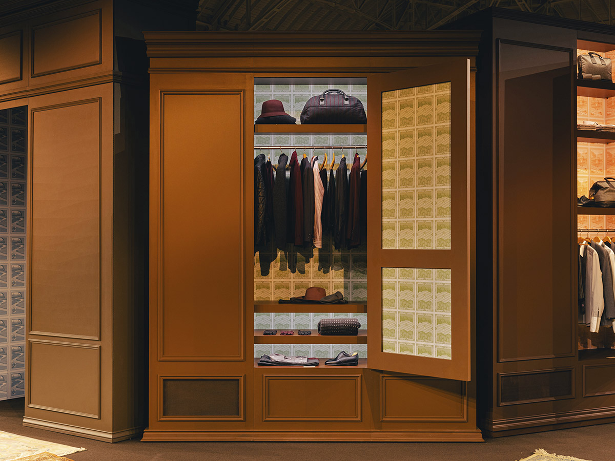 Armario gigante como parte de la decoración del desfile de Zegna temporada otoño 2026