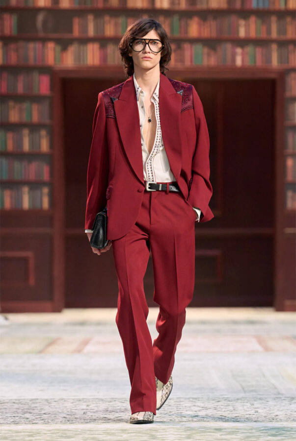 modelo desfilando en el desfile Amiri para hombre temporada otoño/invierno 2026-2027