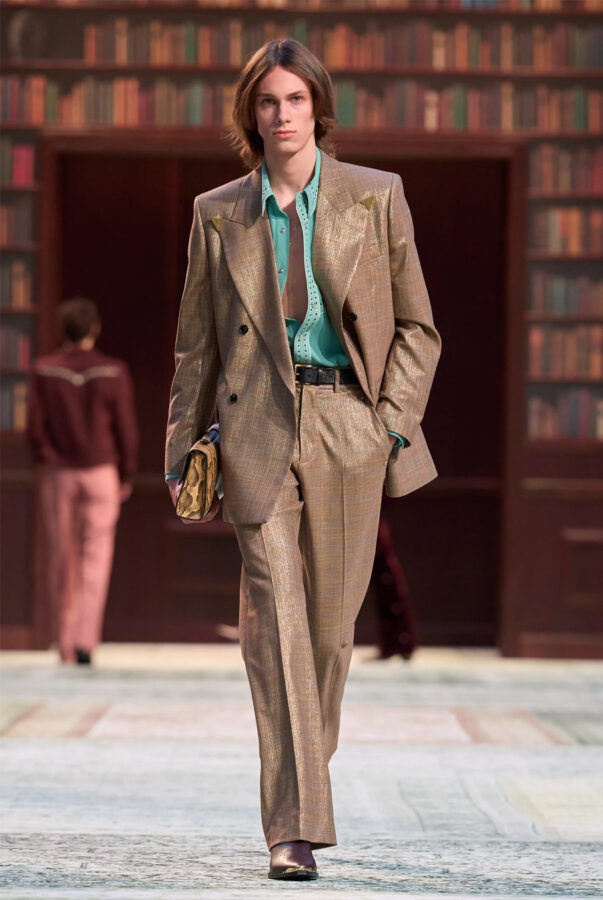 modelo desfilando en el desfile Amiri para hombre temporada otoño/invierno 2026-2027