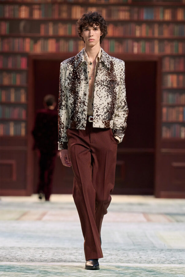 modelo desfilando en el desfile Amiri para hombre temporada otoño/invierno 2026-2027